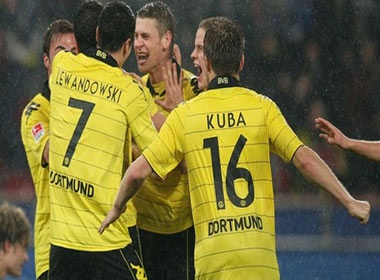 Bundesliga suyt bi danh bom khung bo hinh anh