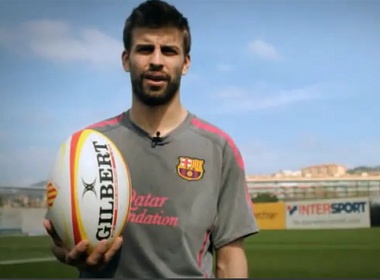 Cau thu Barca giai khuay voi bong bau duc hinh anh