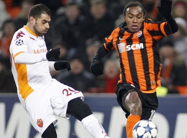‘Con gio la’ Willian cuon hut Barcelona va Chelsea hinh anh