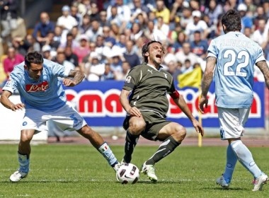 Nguoc dong sieu tuong, Napoli tiep tuc mong xung vuong hinh anh