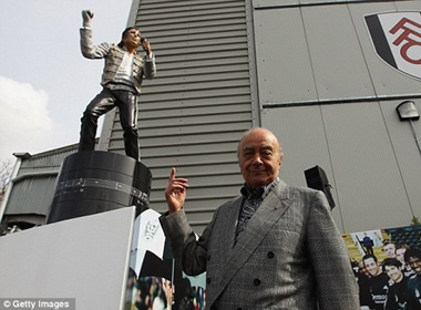 CDV Fulham 'ngua mat' voi tuong Michael Jackson hinh anh