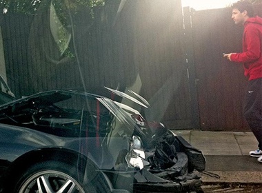 Cesc Fabregas gap tai nan xe hoi hinh anh