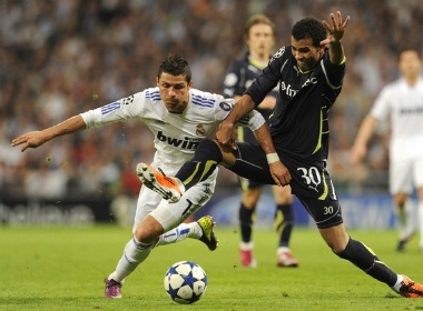 Ronaldo lai ‘an va’ trong tran gap Tottenham? hinh anh