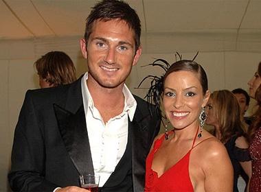 Lampard tuc dien voi vo cu hinh anh