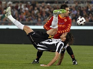 Genoa se dua Juventus tro lai mat dat? hinh anh