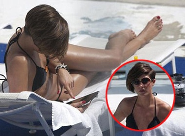 Vong 1 khiem ton cua ban gai Wayne Bridge hinh anh