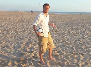 Becks tro tai chuyen bong nhu dat hinh anh