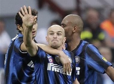 Inter ap sat Milan, Udinese xa dan giac mo top 4 hinh anh