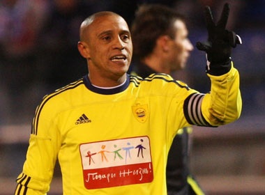 Pha nem bien ‘khung’ cua Roberto Carlos hinh anh
