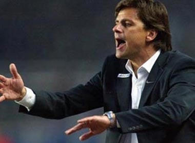 VFF lui lich cong bo HLV truong DTVN hinh anh