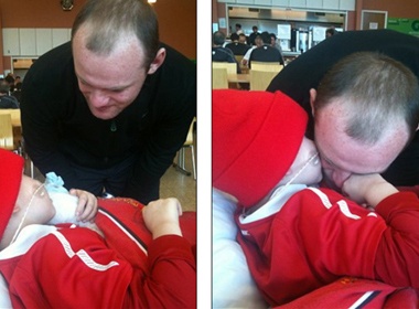 R10 tinh cam voi benh nhan nhi bi u nao hinh anh