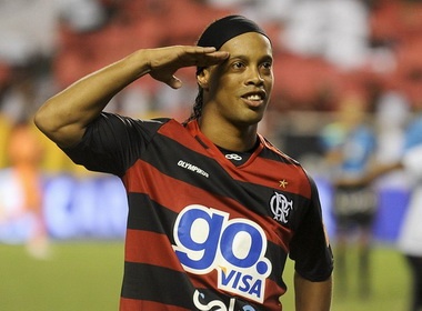 Ronaldinho ‘ban chim’ tren cham 11m hinh anh