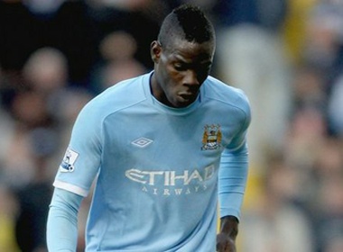 Balotelli tang 1.000 bang cho nguoi an may hinh anh