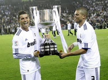 Real tung bung mung chuc vo dich Cup nha Vua hinh anh