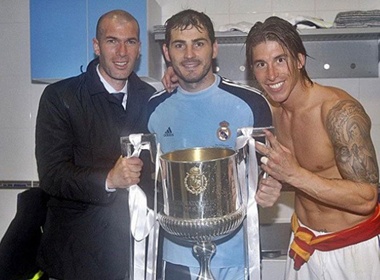 Ramos len tieng sau vu lam roi Cup hinh anh