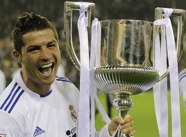 Cu danh dau than sau cua CR7 lot top 10 ban dep nhat tuan hinh anh