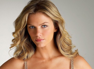 Suc 'nong' cua ba xa Roddick hinh anh