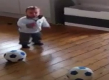 ‘Beckham nhi' gay sot tren Youtube hinh anh