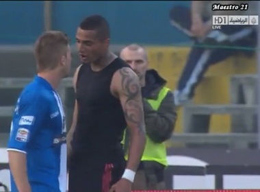 Hau ve lot ao Boateng trong pha tranh bong hinh anh