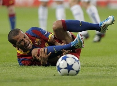 Barca choi thu bong da xau xi, day toan tinh hinh anh