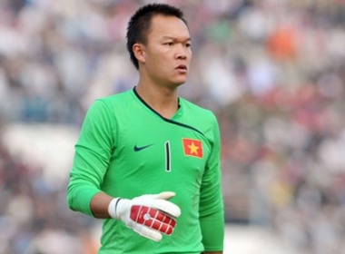 Duong Hong Son ban xe xay san bong hinh anh