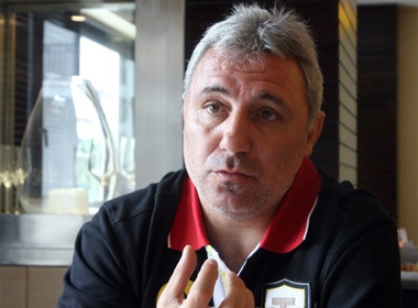 VFF duoc tai tro 1 trieu USD de moi Stoichkov hinh anh