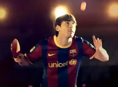 Messi tro tai danh bong ban hinh anh
