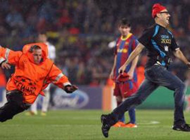 CDV qua khich khien tran Barca – Real bi gian doan hinh anh