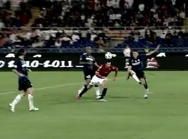 10 pha 'oanh tac' bang dau hay nhat Serie A mua 2010/11 hinh anh