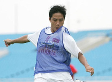 Den bu 2,4 ty dong, Danh Ngoc van bi VFF treo gio hinh anh