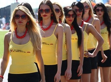 Nhung bong hong goi cam tren duong dua F1 hinh anh