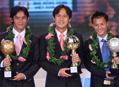 Su co hai huoc tai le trao giai Qua bong vang hinh anh