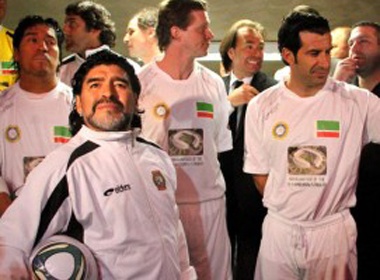 Cu nga an va dep mat cua Maradona hinh anh