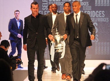 Man City mang Cup FA 'len san' hinh anh