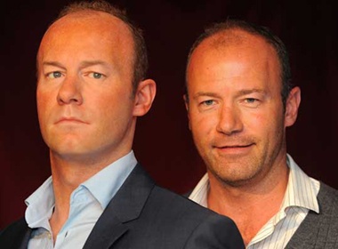 Alan Shearer ngac nhien truoc 'ban sao' cua minh hinh anh