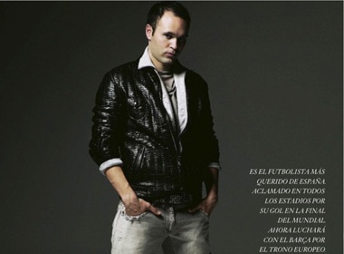 Ve mat lanh lung cua Iniesta hinh anh