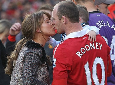 Rooney va ba xa 'khoa moi' an mung hinh anh