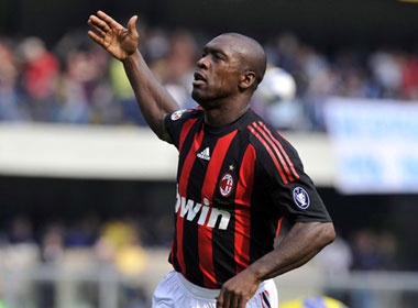 Clarence Seedorf gia han hop dong voi Milan hinh anh