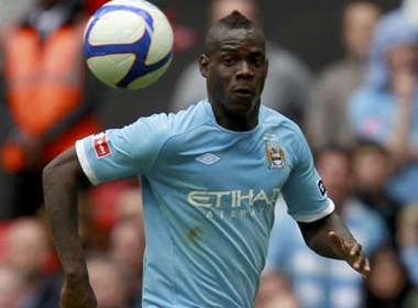 Balotelli bi tat vi 'soi' gai hinh anh