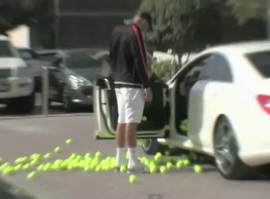 Roger Federer dung tuyet ky treu choc HLV hinh anh