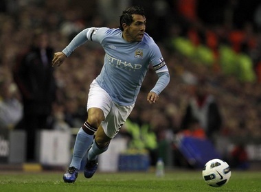 Thuong thuc tai nghe cua Tevez va Balotelli hinh anh
