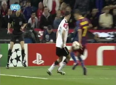 Trong tai khuoc tu qua penalty cho MU hinh anh