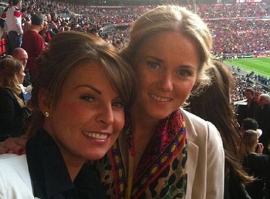 Coleen tren khan dai Wembley hinh anh