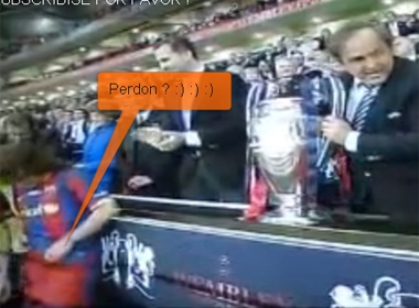 Puyol nhet huy chuong Champions League vao... cap quan hinh anh
