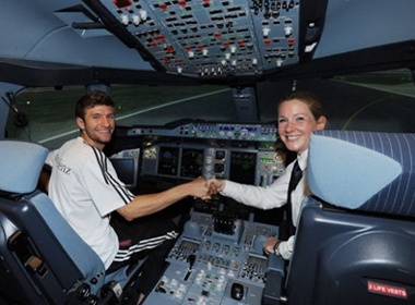 'Sao' Duc di tham trung tam huan luyen bay hinh anh