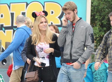 Cau thu hao huc di nghi he hinh anh