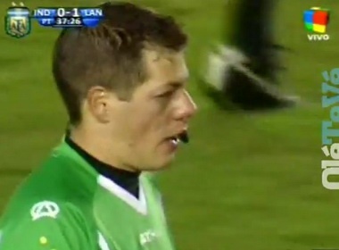 Cau thu khien trong tai 'lo mui an trau' hinh anh