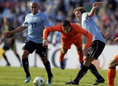‘Doi no’ Ha Lan, Uruguay gianh cup giao huu hinh anh