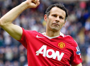 Ryan Giggs tan tinh ca me vo cua em trai hinh anh