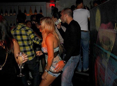 'Sao' Ha Lan 'quay tung' o Brazil hinh anh